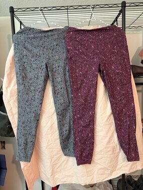 2 pair of like new Reebok leggings size medium.